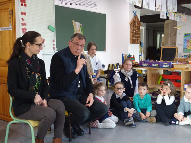 Lire la suite à propos de l’article Visite pastorale de Mgr Gourdon et Madame Stein, Directrice de la DDEC